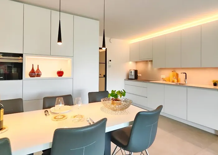 Modern Luxury 1-Bedroom Apartment Close To The Beach And The Sea T21